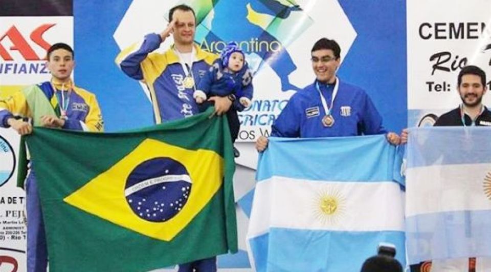 Secretário de Esportes e Lazer recebe medalhista mundial de Karatê