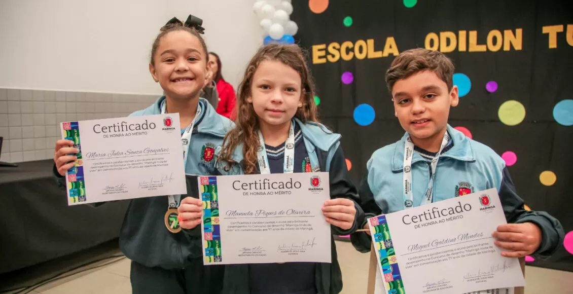 Maringá premia alunos da rede municipal vencedores de concurso de redação