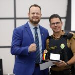 Vereador Paulo Biazon presta homenagem ao Capelão da Polícia Militar do Paraná na Câmara Municipal de Maringá